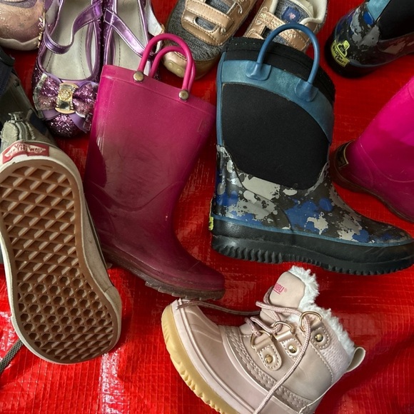 20 Pairs /Resale opportunity kids shoes bundle  mixed sizes KIDS / BABY'S - Picture 10 of 10